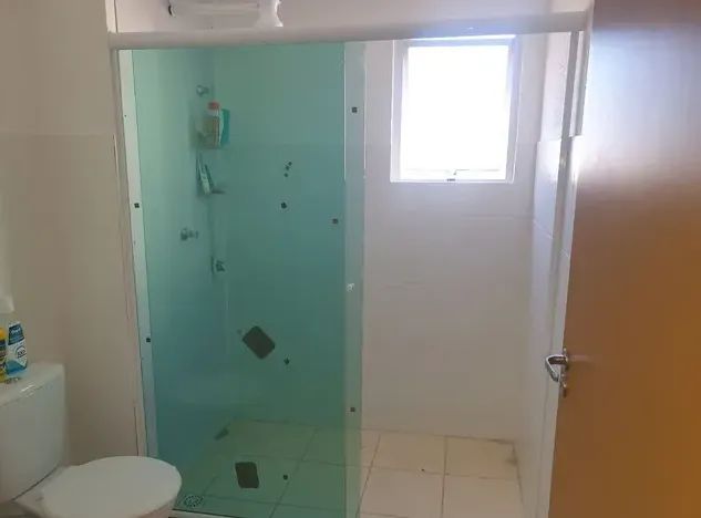 Alugo apartamento de 2 quartos em condomínio fechado no Itapoã 