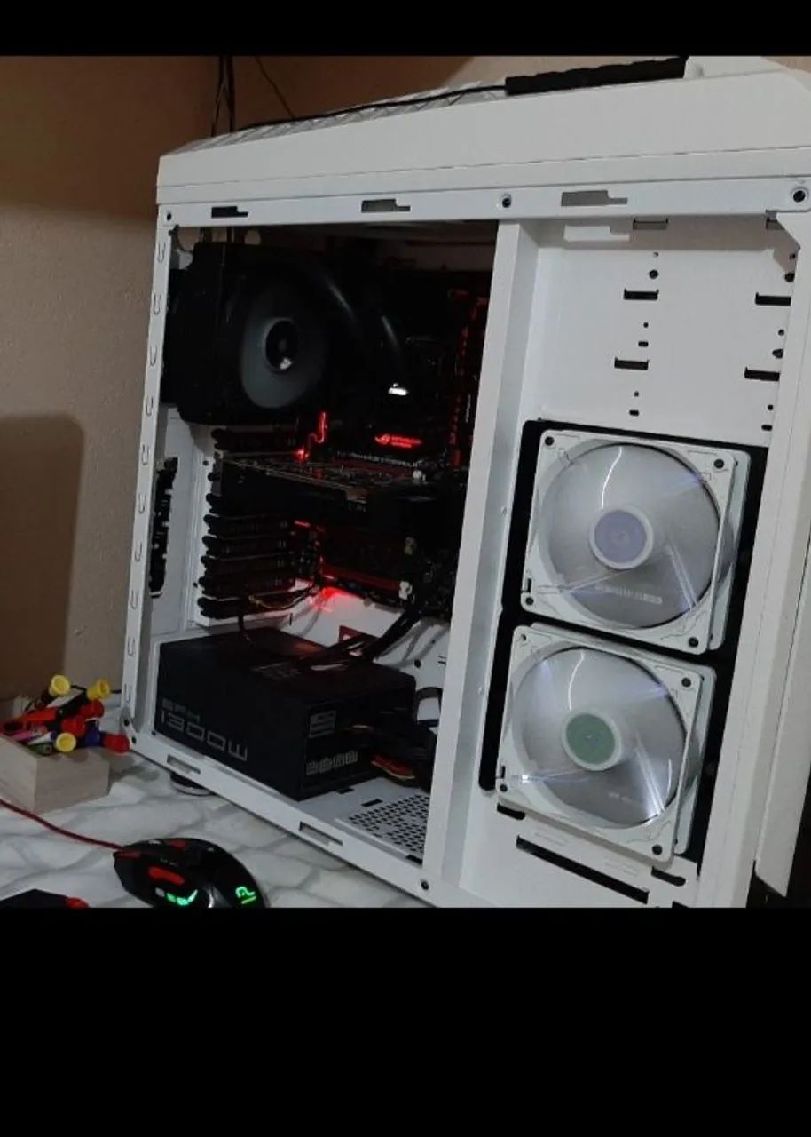 Vendo PC completo com mesa R$2.800,00