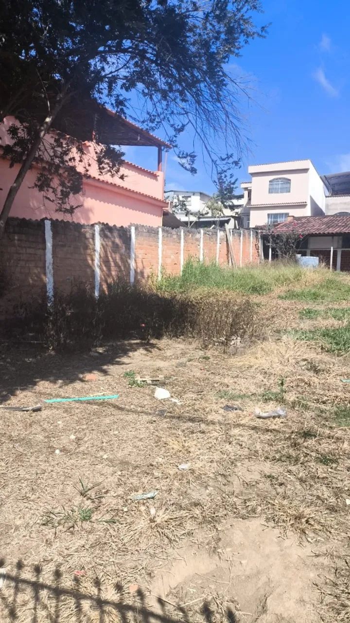 Lote de 300 m2 com pequena casa - Foto 5