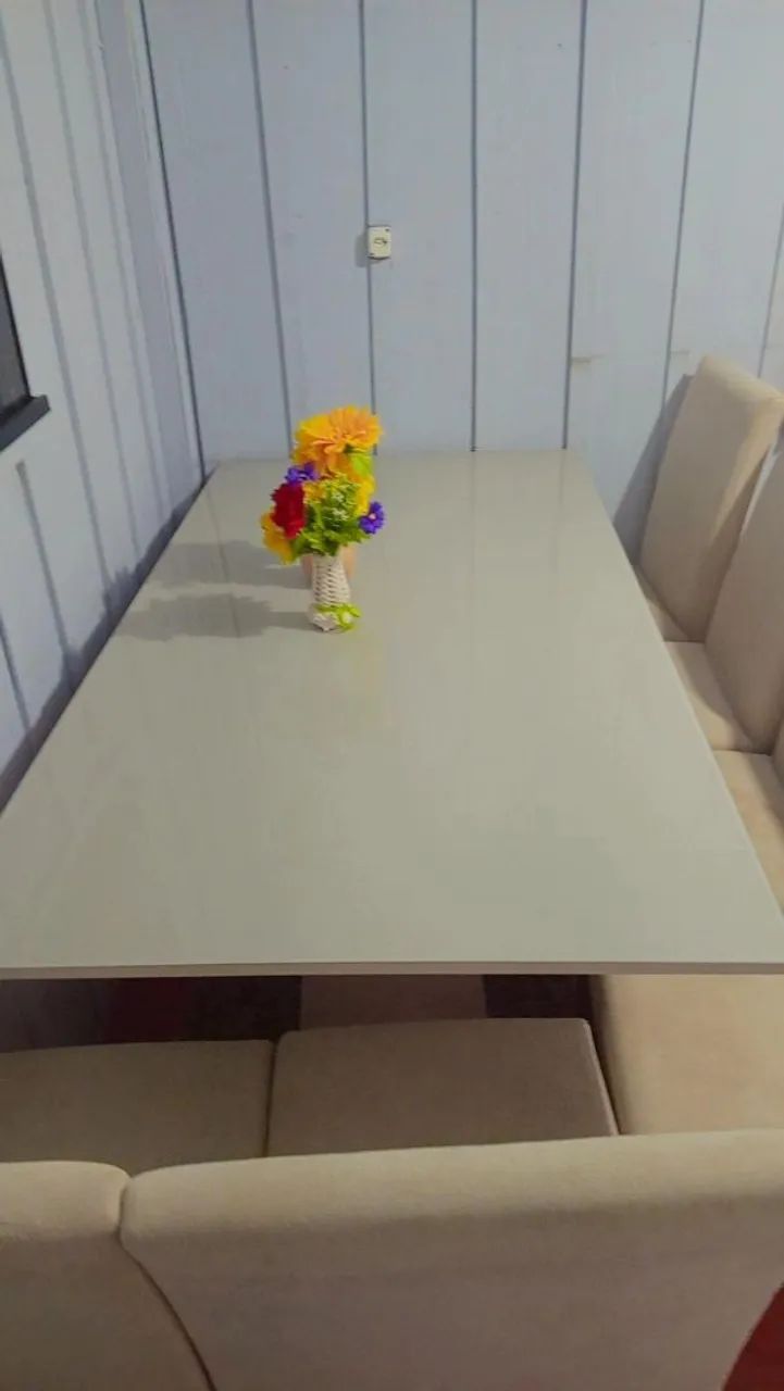 Vendo mesa com 6 cadeiras 