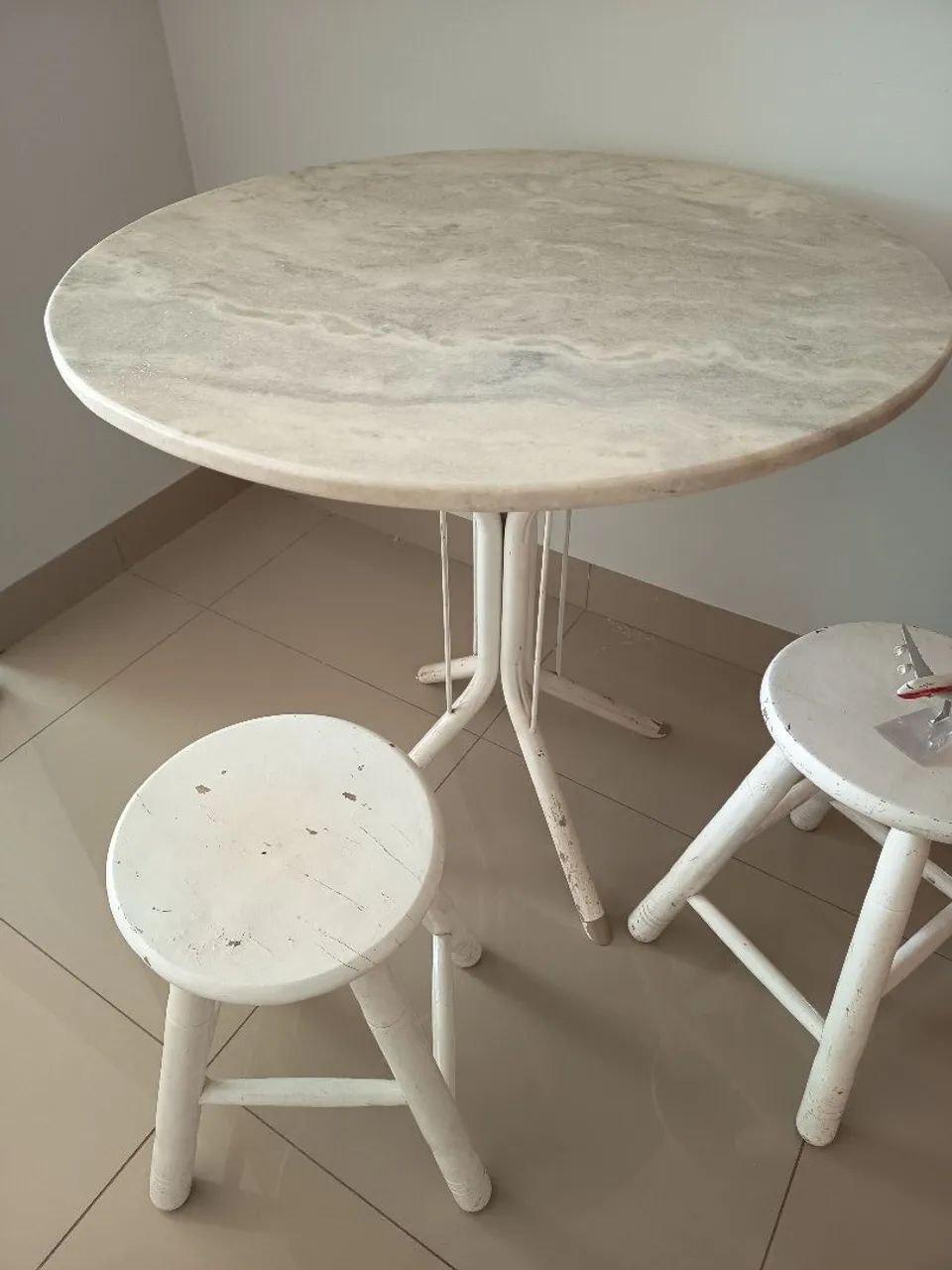 Mesa de mármore redonda + 4 tamboretes - Foto 2