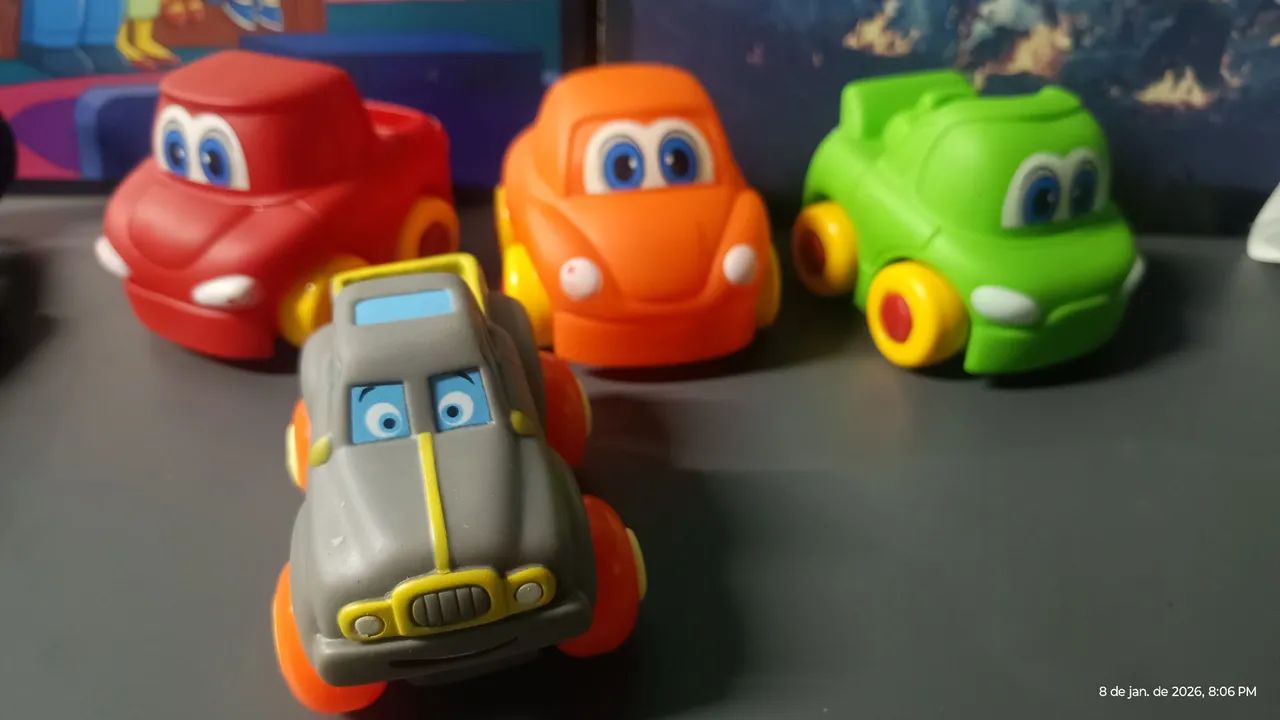 Carros coloridos de borracha  - Foto 2