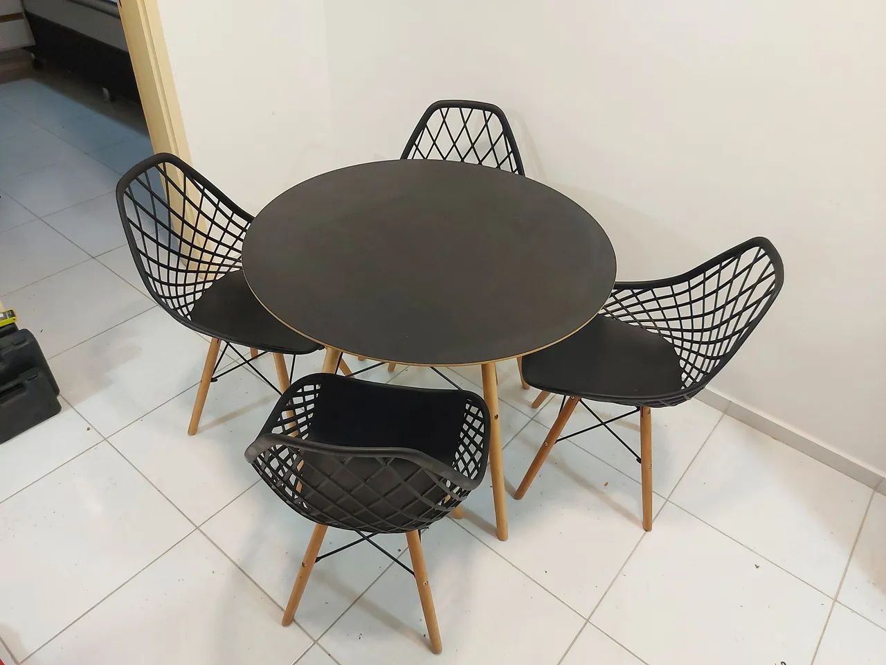 Conjunto de Mesa 90cm + 04 cadeiras