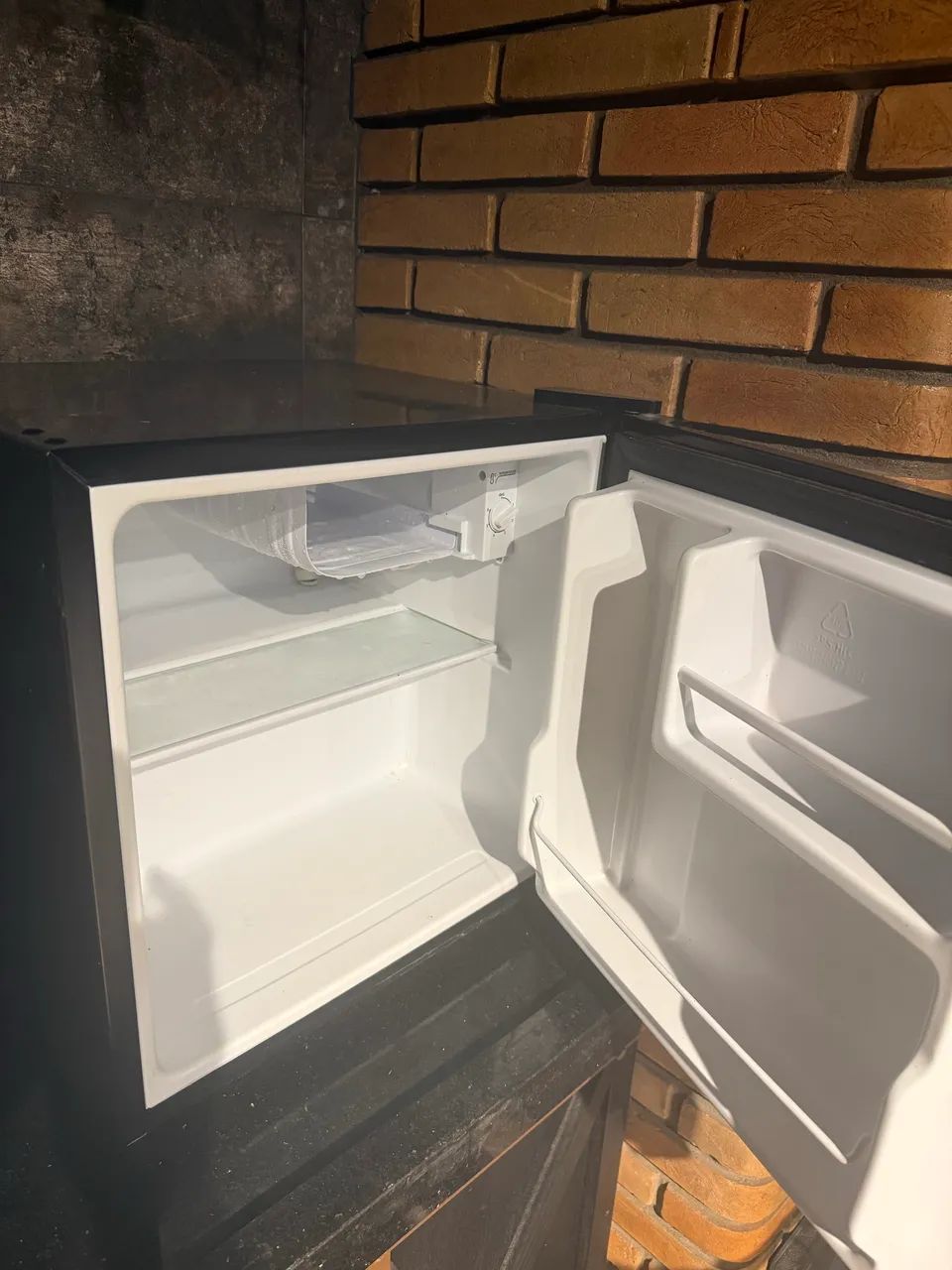 Frigobar Midea 45L litros Exelente - Foto 3