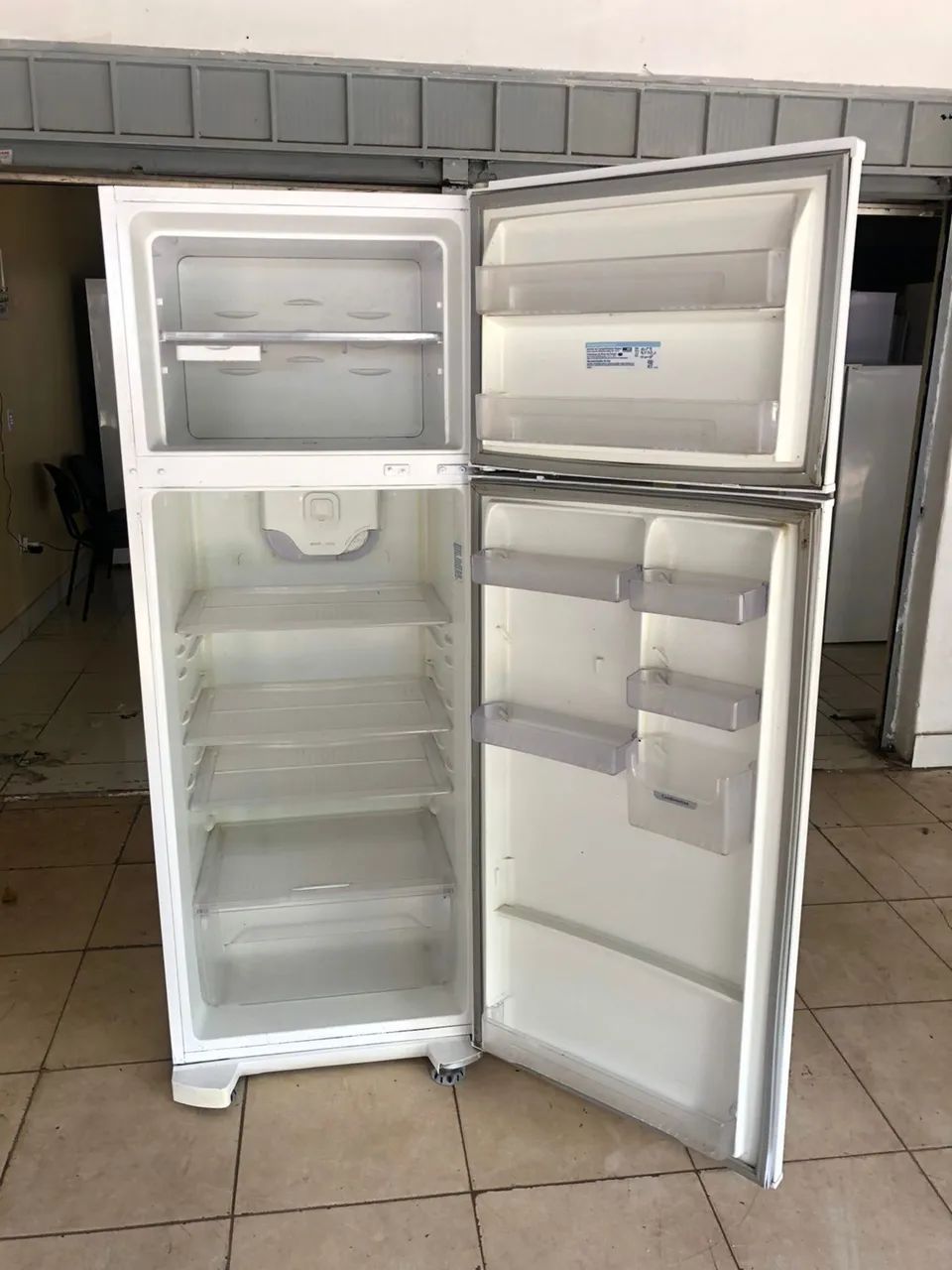 Geladeira Electrolux degelo gelando perfeitamente  - Foto 2