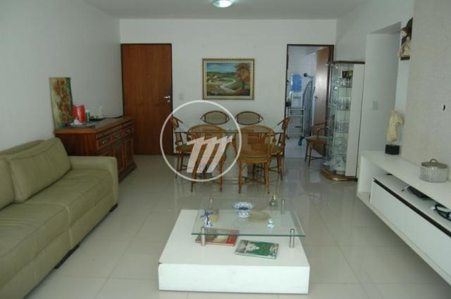Apartamento com 125 m², 3/4 (sendo 02 suítes), na Ponta Verde. REF: V313