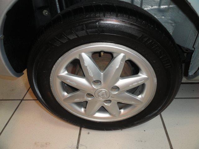 RENAULT CLIO 2001/2001 1.0 RT SEDAN 16V GASOLINA 4P MANUAL - Foto 8