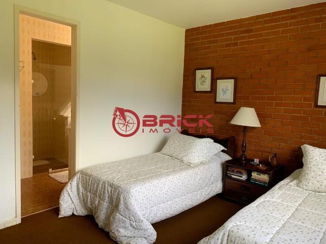 Ótima casa linear com 3 quartos sendo 2 suíte e com casa de caseiro em vargem grande - Foto 9