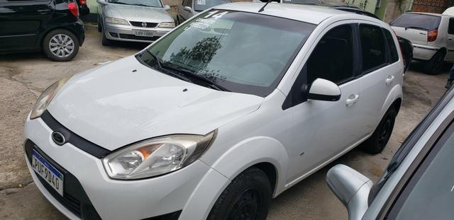 Fiesta hatch 2014 1.0 completo bom pra uber - Foto 2