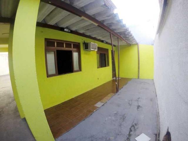 Otima casa com 2 quartos + 3 vagas + Terraço