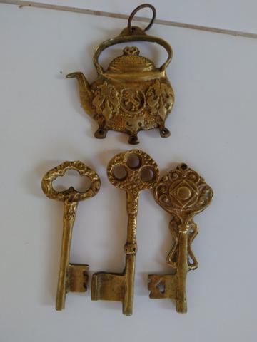 Chaveiro relíquia de bronze - Foto 3