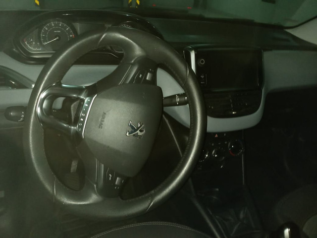 Peugeot 208 - Foto 2