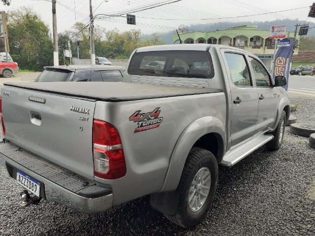 Hilux 3.0 4x4 Diesel Cambio Manual - 2015 - Aceita Troca - Foto 9