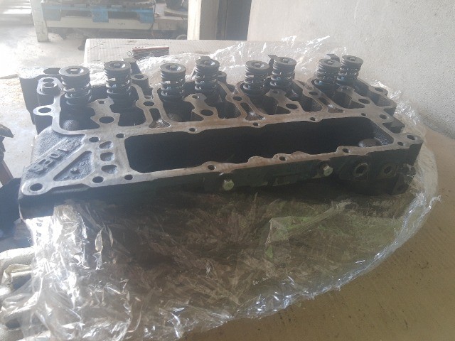 Conjunto cabeçote do motor Cummins retroescavadeira Case 580L / 580M - Foto 4