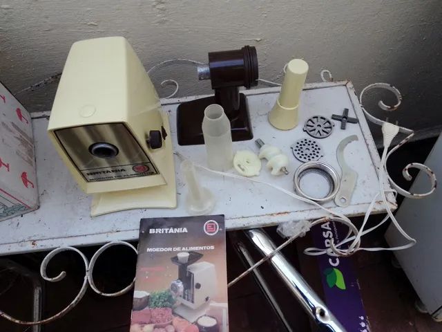 Moedor de carne antigo , 110v , funcionando perfeitamente , item de colecionador. - Foto 4