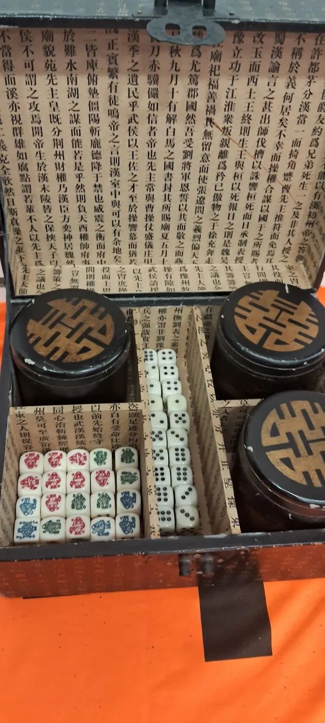 Antigo e raro Jogo oriental de dados diversos