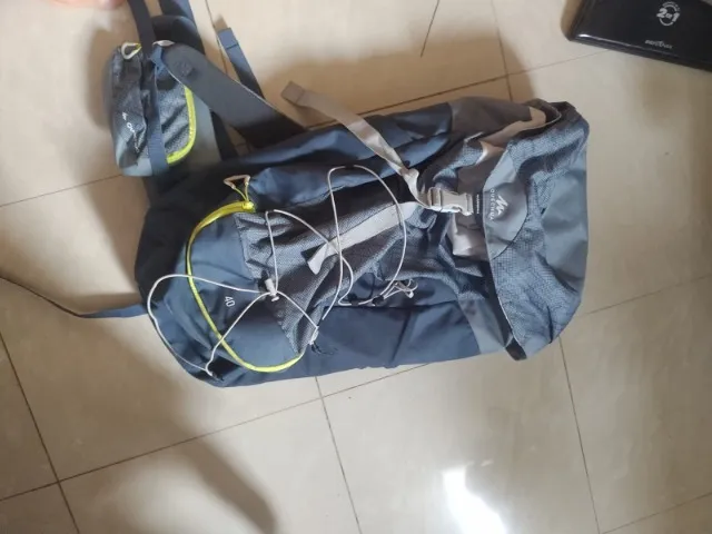 Mochila Quechua 40L impermeavel   Trekking