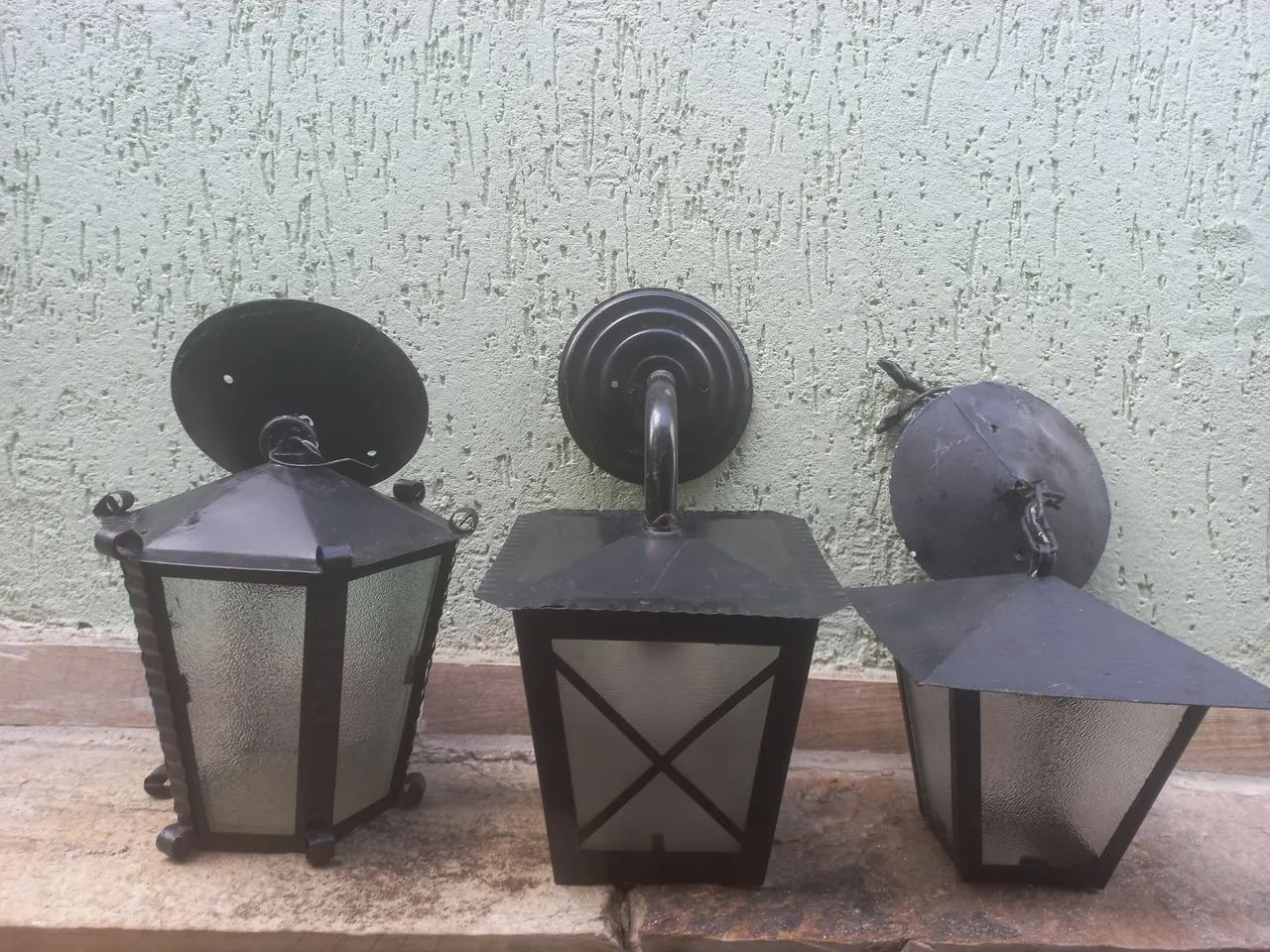 3 Luminárias arandelas antigas 