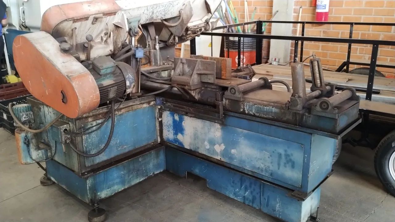 Serra de fita FRANHO SF250 A usada.