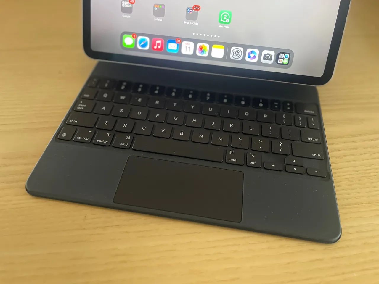 iPad Pro 11 pol 4 geração com teclado e bolsa - 512 GB - Foto 3