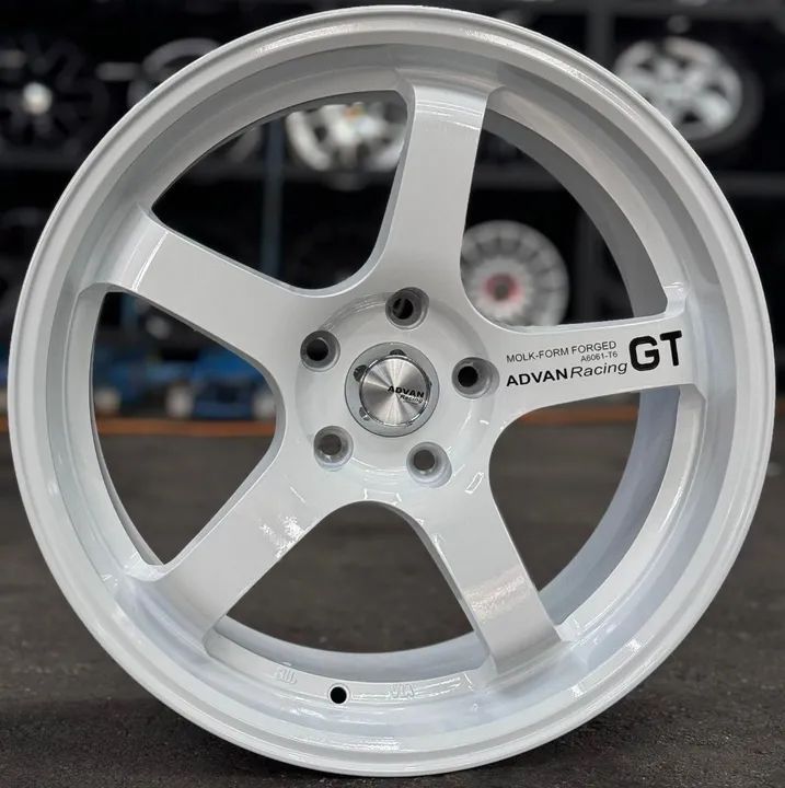 Rodas Advan GT branca aro 18 tala 8 - Peças para carros, vans e Rodas Advan GT branca aro 18 tala 8 - Peças para carros, vans e