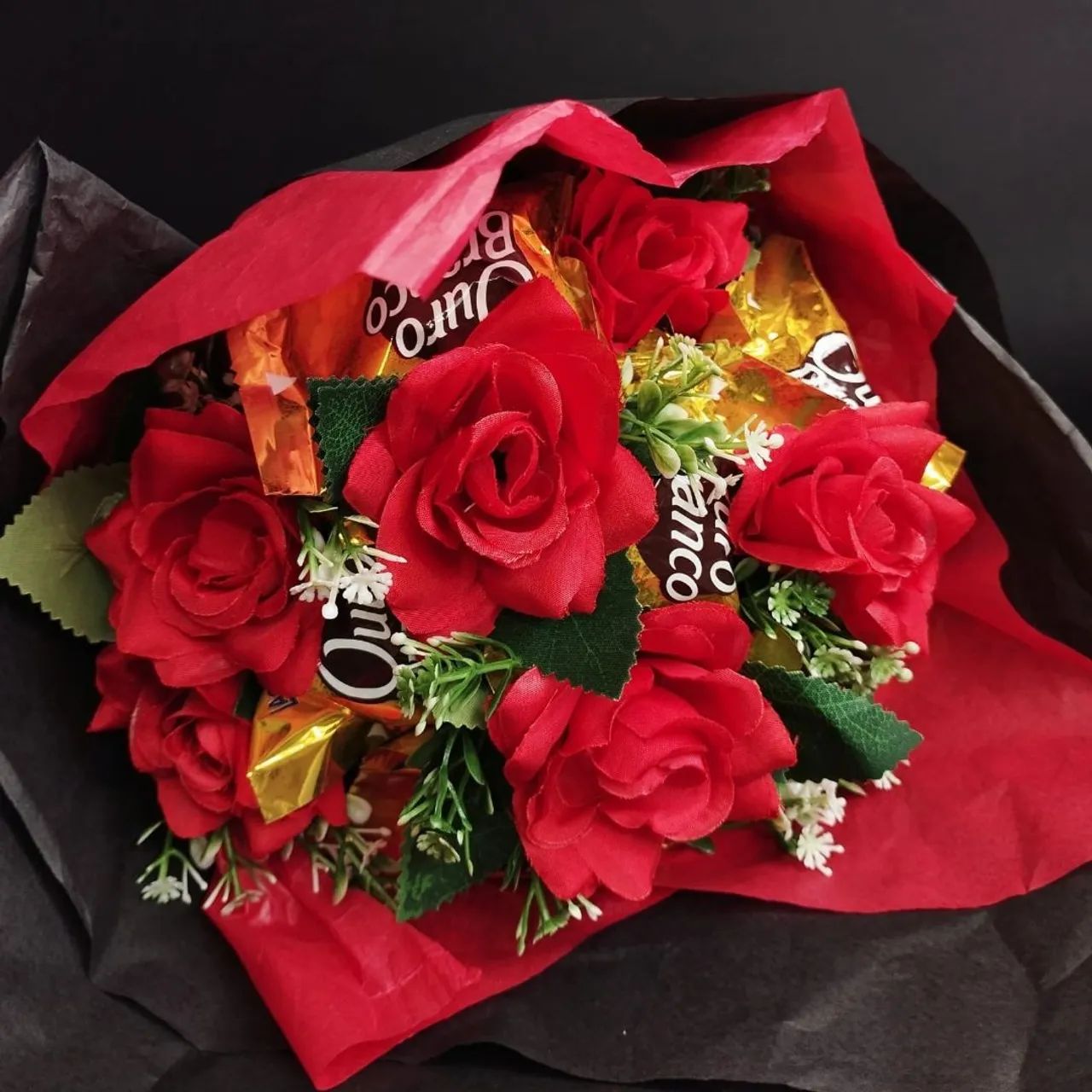 Buquê com flores artificiais e bombons - Foto 2