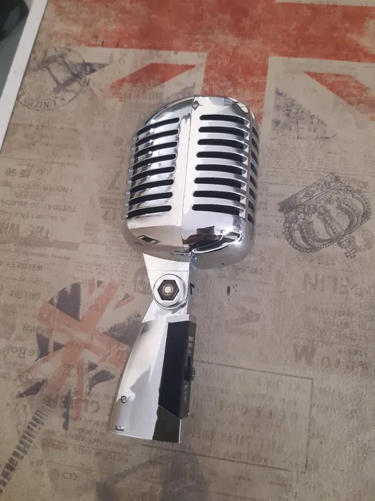 Microfone Vintage praticamente zero com caixa