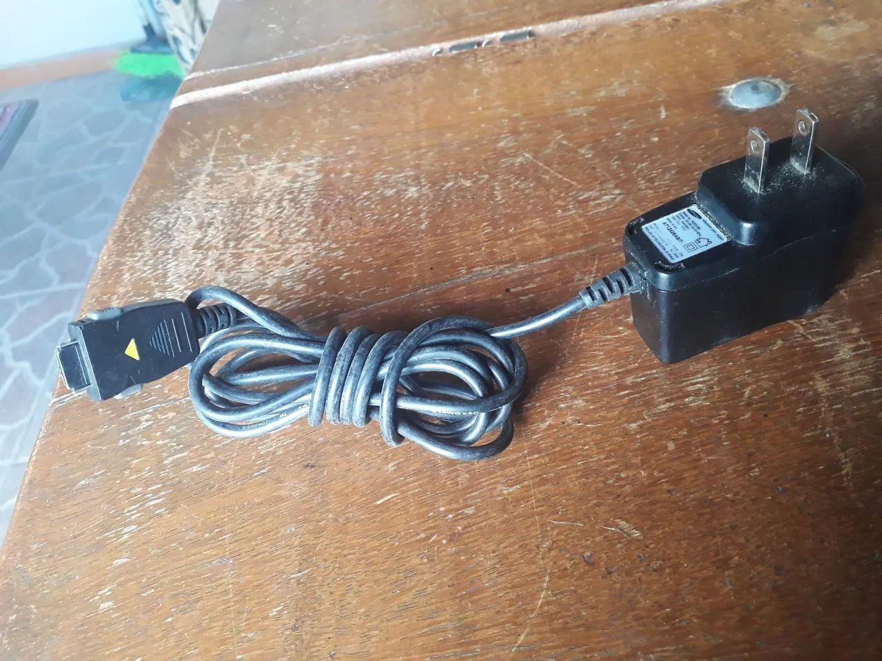 Carregador de celular antigo  - Foto 2