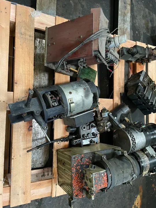 Lote peças de empilhadeira retrátil (diversos) - Foto 3