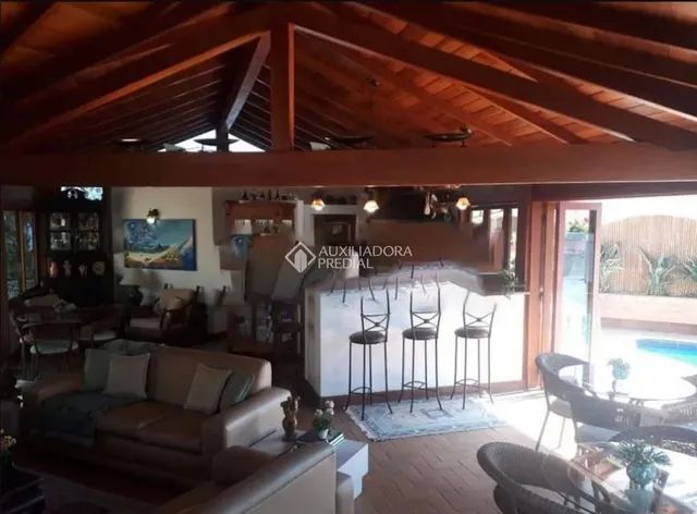 Casa com 350 metros de área privativa no Centro com lote 880 metros - Foto 2