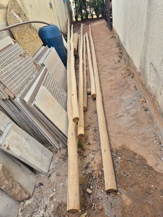 Treated and sanded eucalyptus.64728760641282121