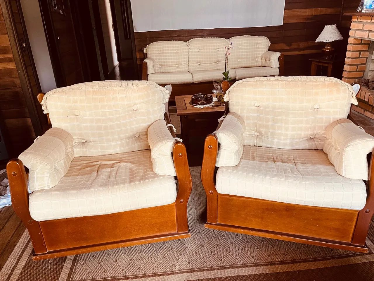 Poltronas de madeira maciça,para sua sala!