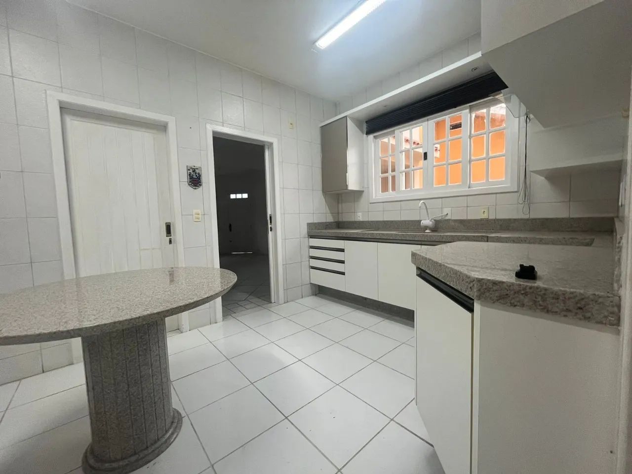 Ampla Casa Com 05 Dormitórios Em Balneário! - Foto 4