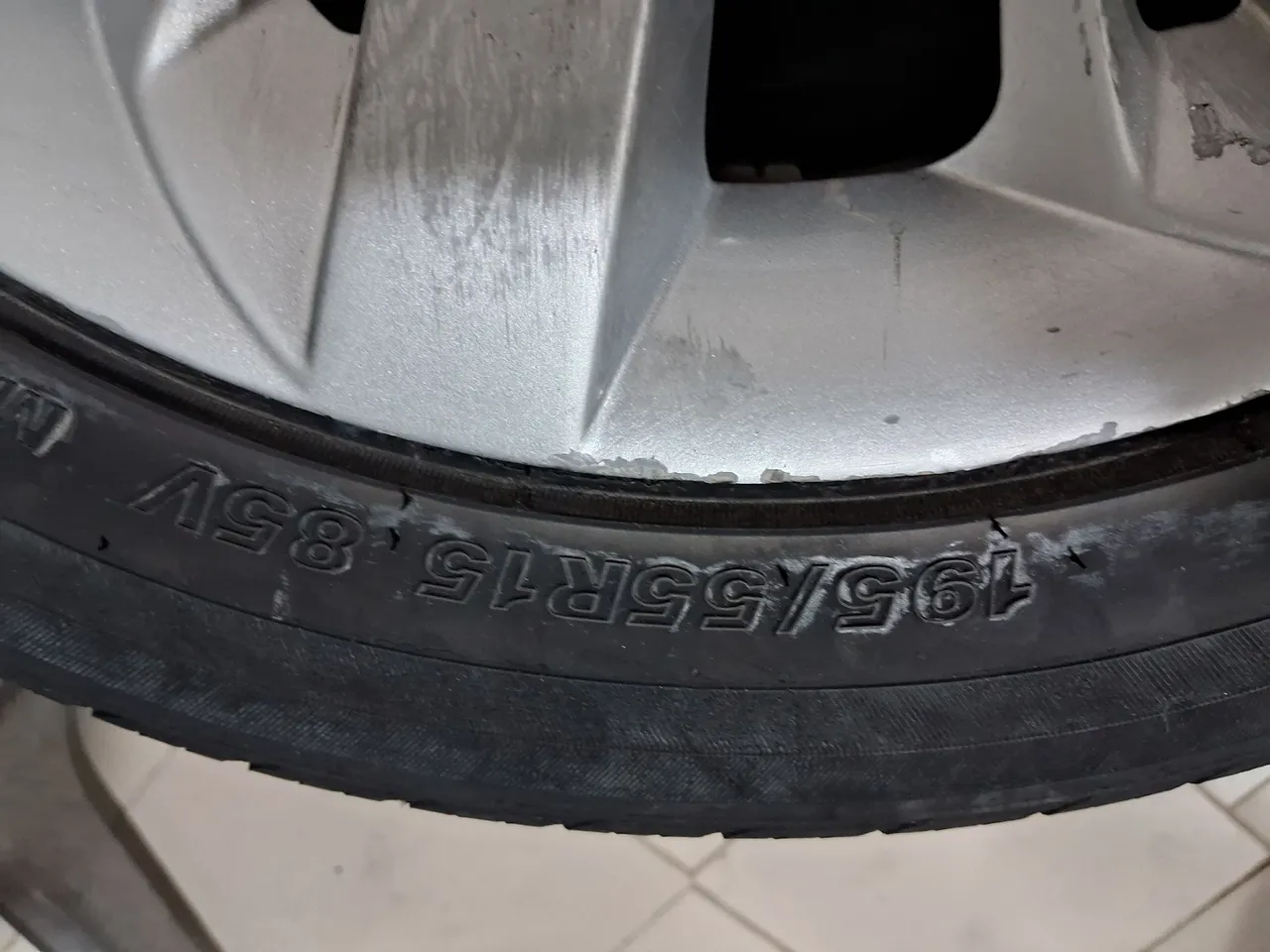 Pneu 195/55 R15 85V