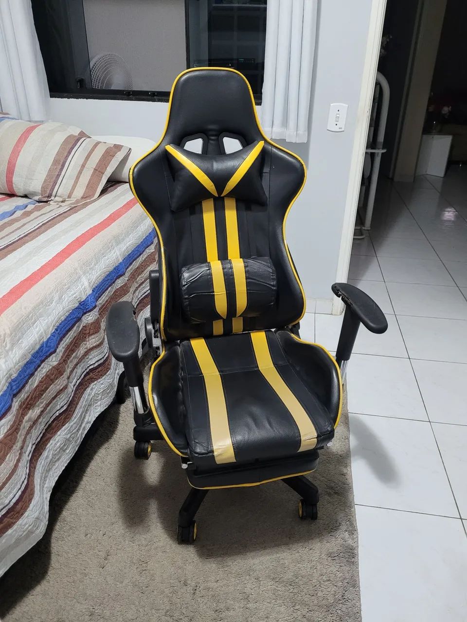 Cadeira Gamer reclinável com apoio para os pés