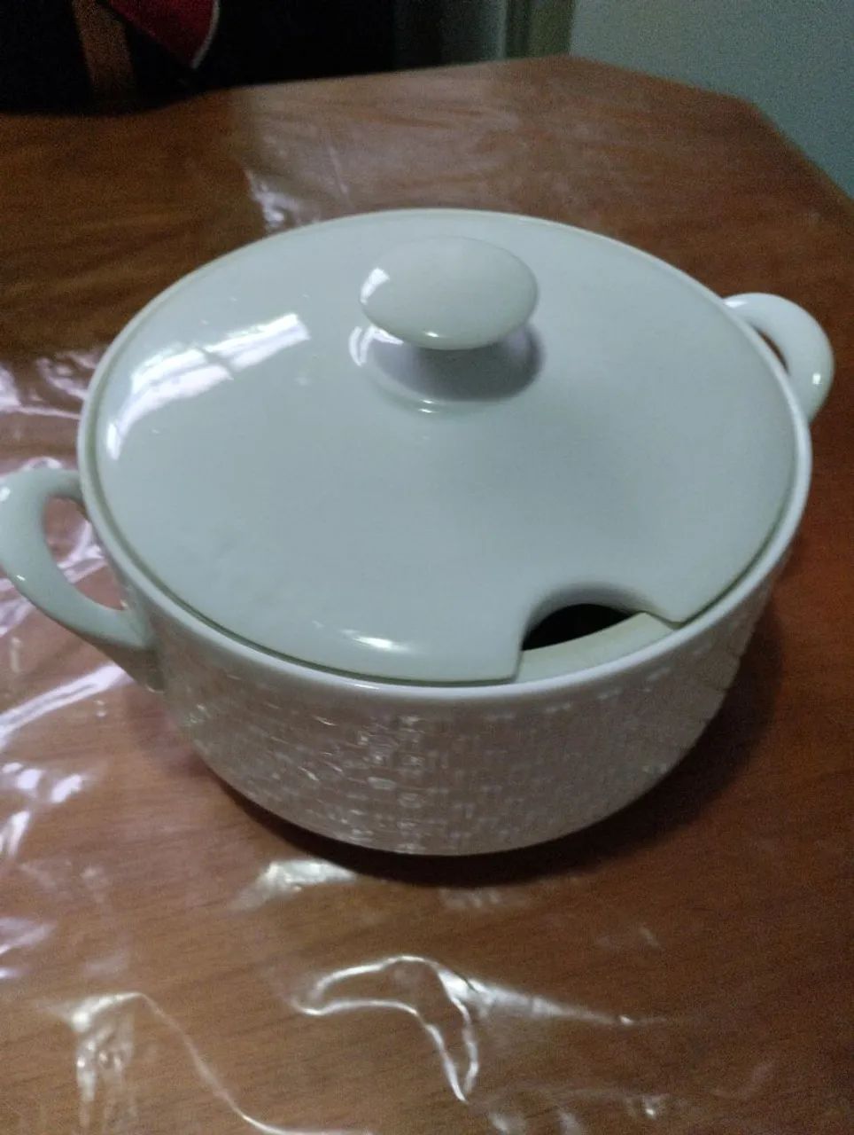 Sopeira e xícaras de porcelana antiga