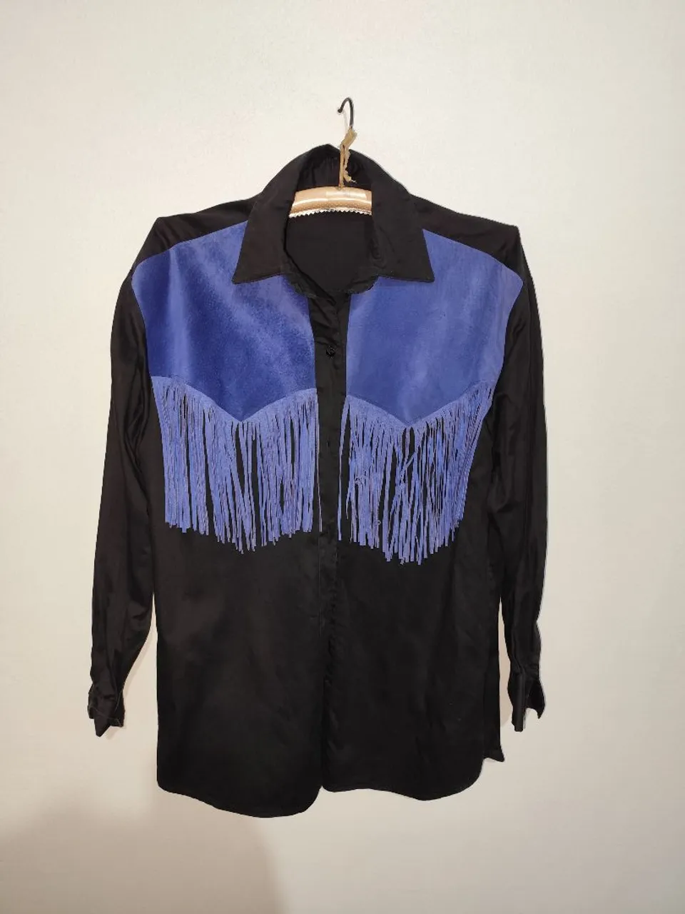 Camisa estilo country com franjas