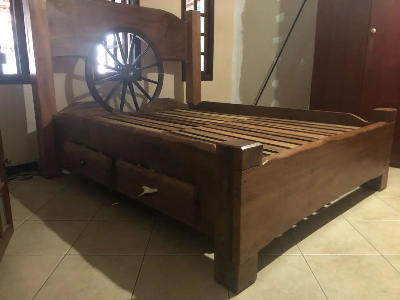 Cama de Madeira Maciça com Cabeceira  - Foto 2