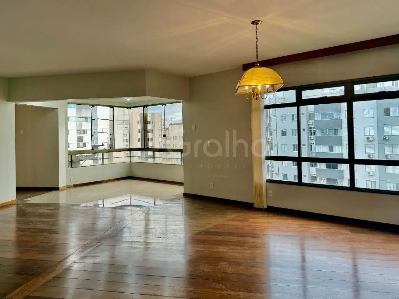 Apartamento com 5 quartos na Agronômica