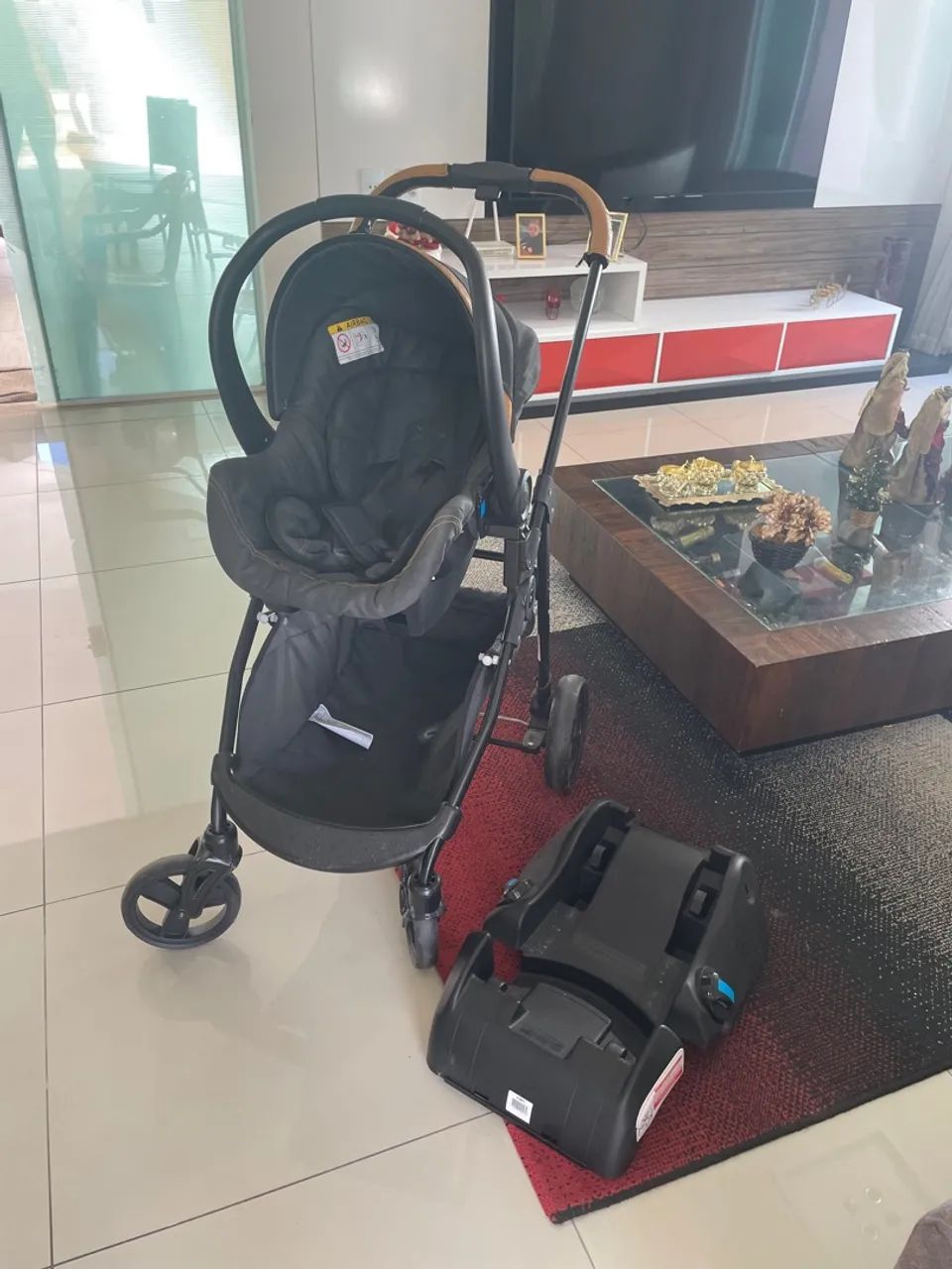 Carrinho de Bebê com Bebê Conforto - Foto 3