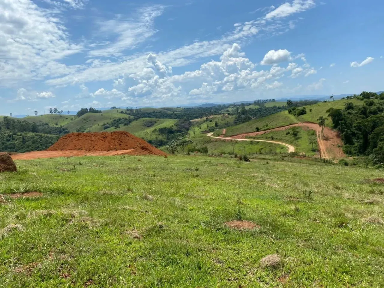 Os melhores lotes só encontra aqui 600m² em Recanto das Águas - Igaratá - SP