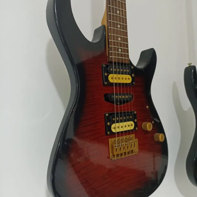 Linda Guitarra Dynamic com amplificador Thor