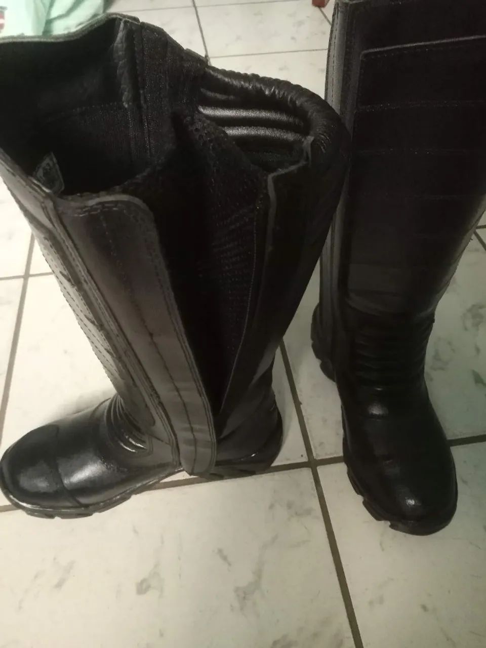 Botas de couro pretas