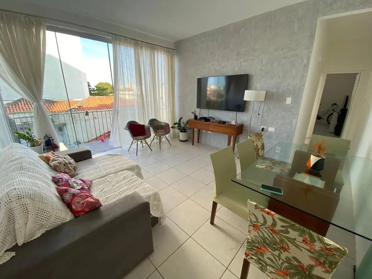 Apartamento 3 Quartos, Distribuído Em 105M², Nascente E 2 Varandas No Garcia. LB5BEH