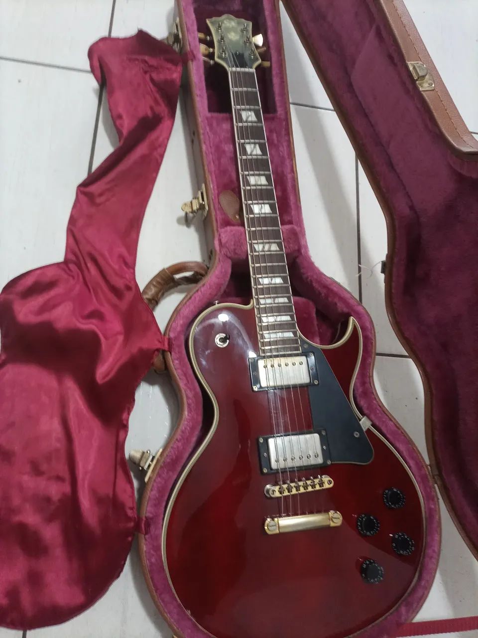 Guitarra Elétrica Vermelha