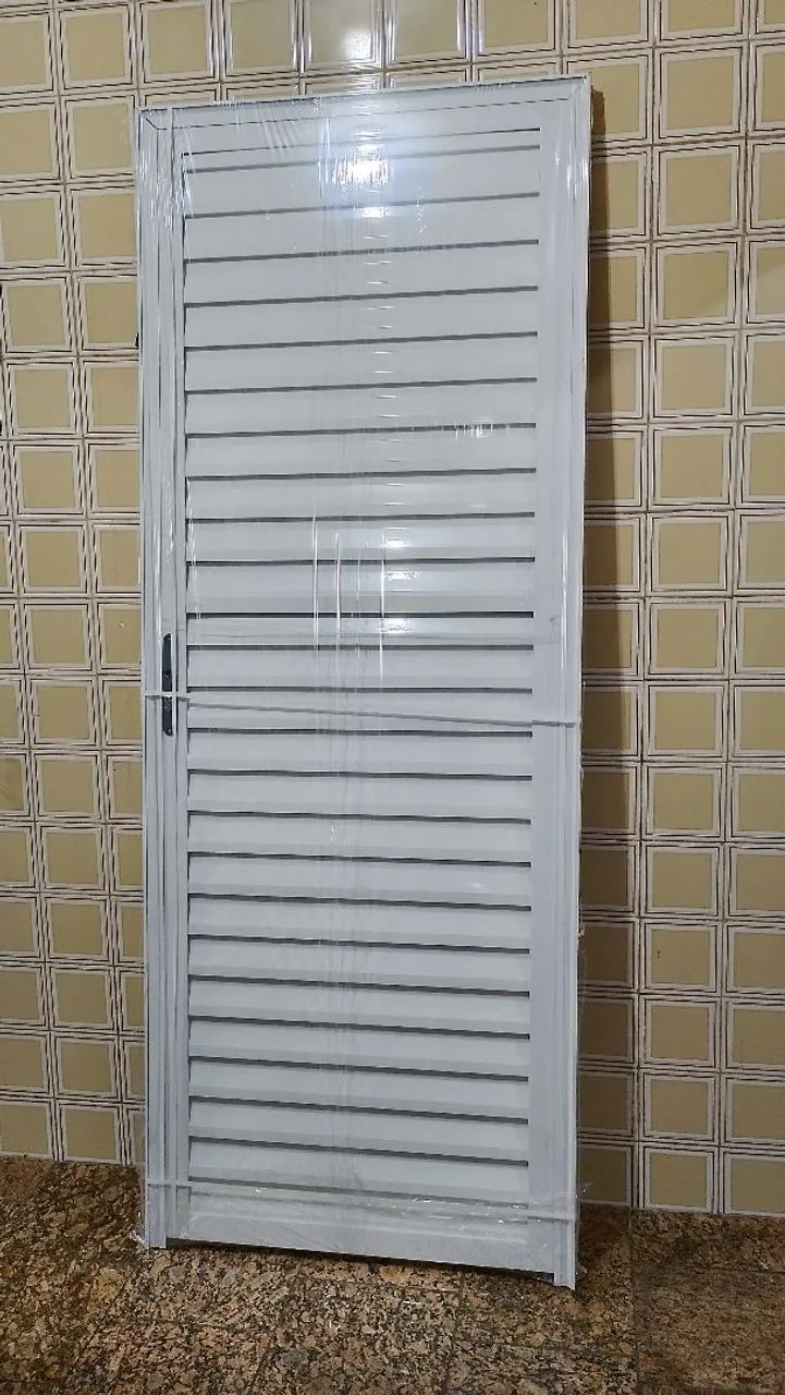 Queimão de Estoque - Porta alumínio branco 60cm, 70cm ou 80cm  - Foto 2