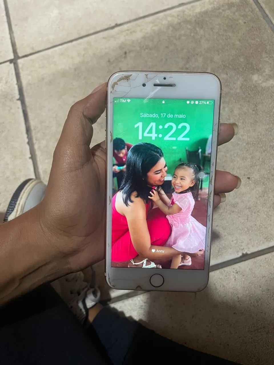 iPhone 8 Plus ,somente traseira trincada, película da frente