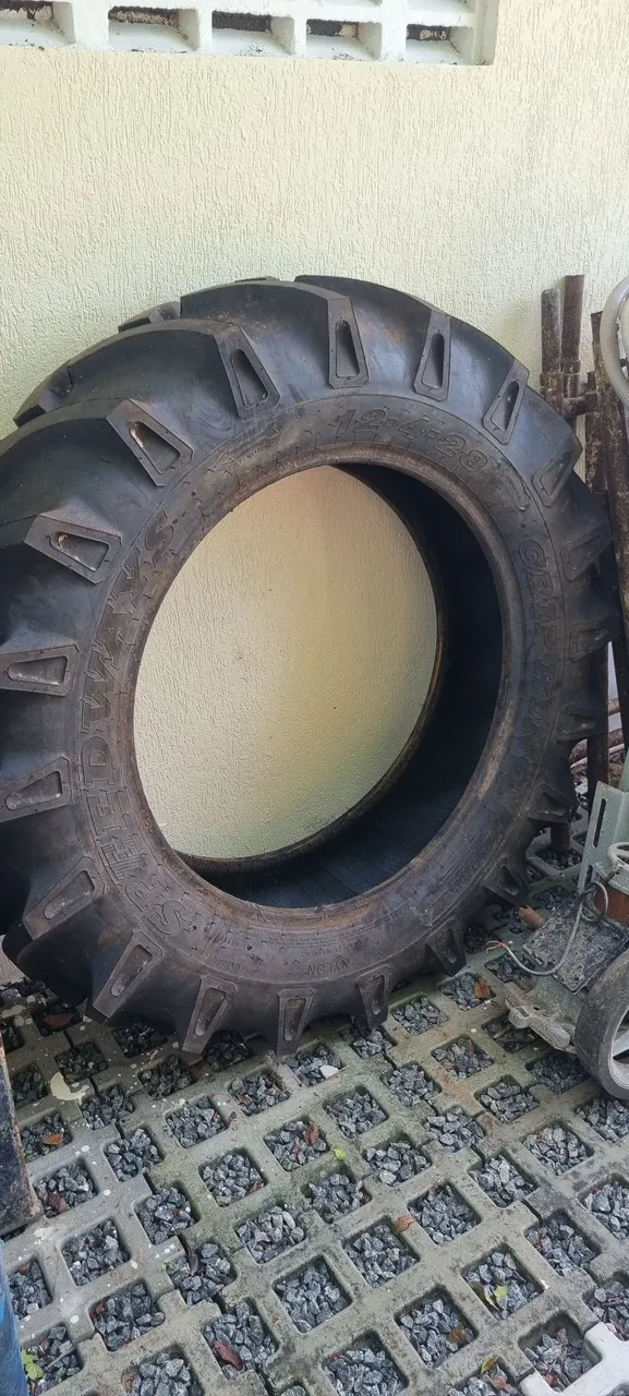 Pneu Trator 12.4-28