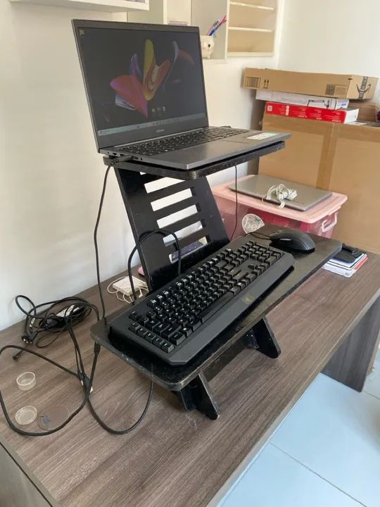 Standing Desk - Suporte para Notebook em Madeira