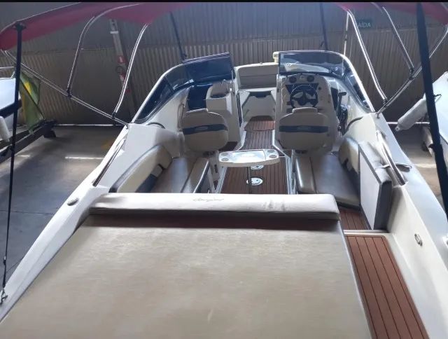 Lancha Ventura 23 motor Yamaha 200hp ano 2018 homologada 12 + 1